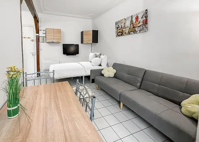 Le De Apartment *